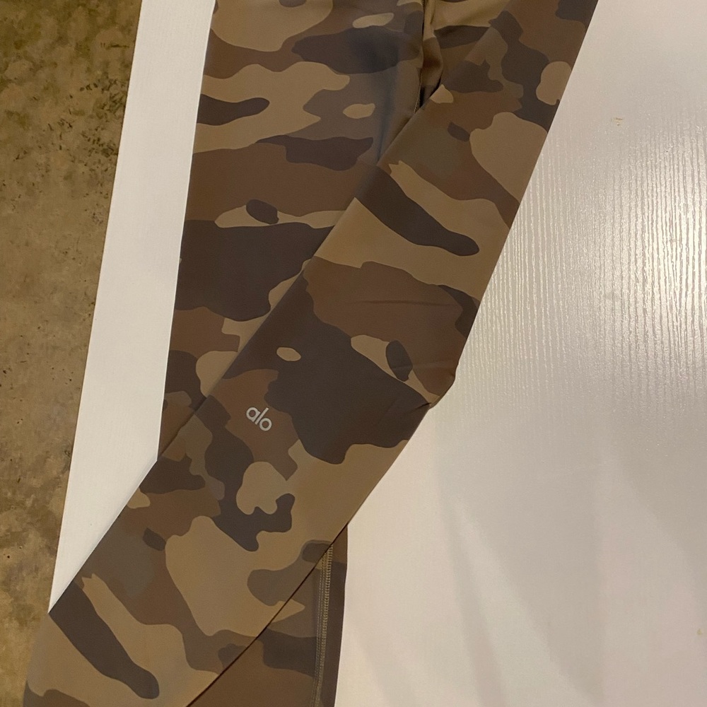 Alo camo leggings